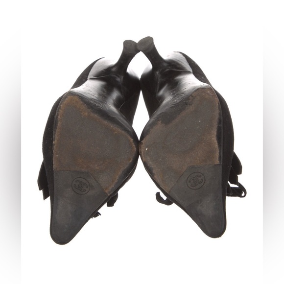 Chanel Vintage Kitten Heels Black Suede CC Logo Fringe Pointed Toe Pumps 37 Y2k - Picture 5 of 7